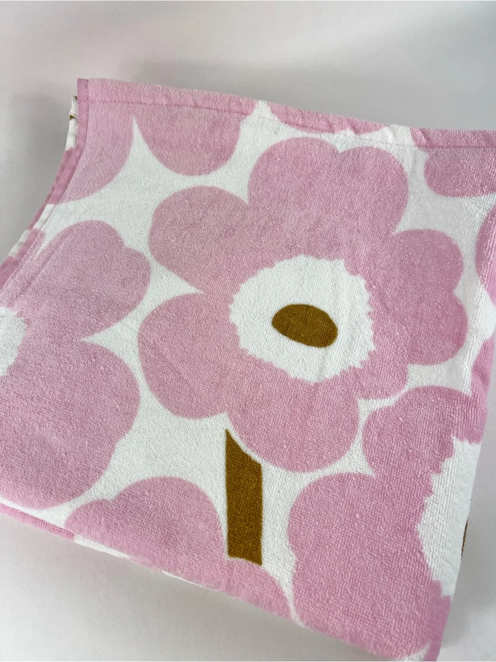 Marimekko Bath Towels Pink White Unikko Floral Soft Cotton Velour 2 Pc NEW